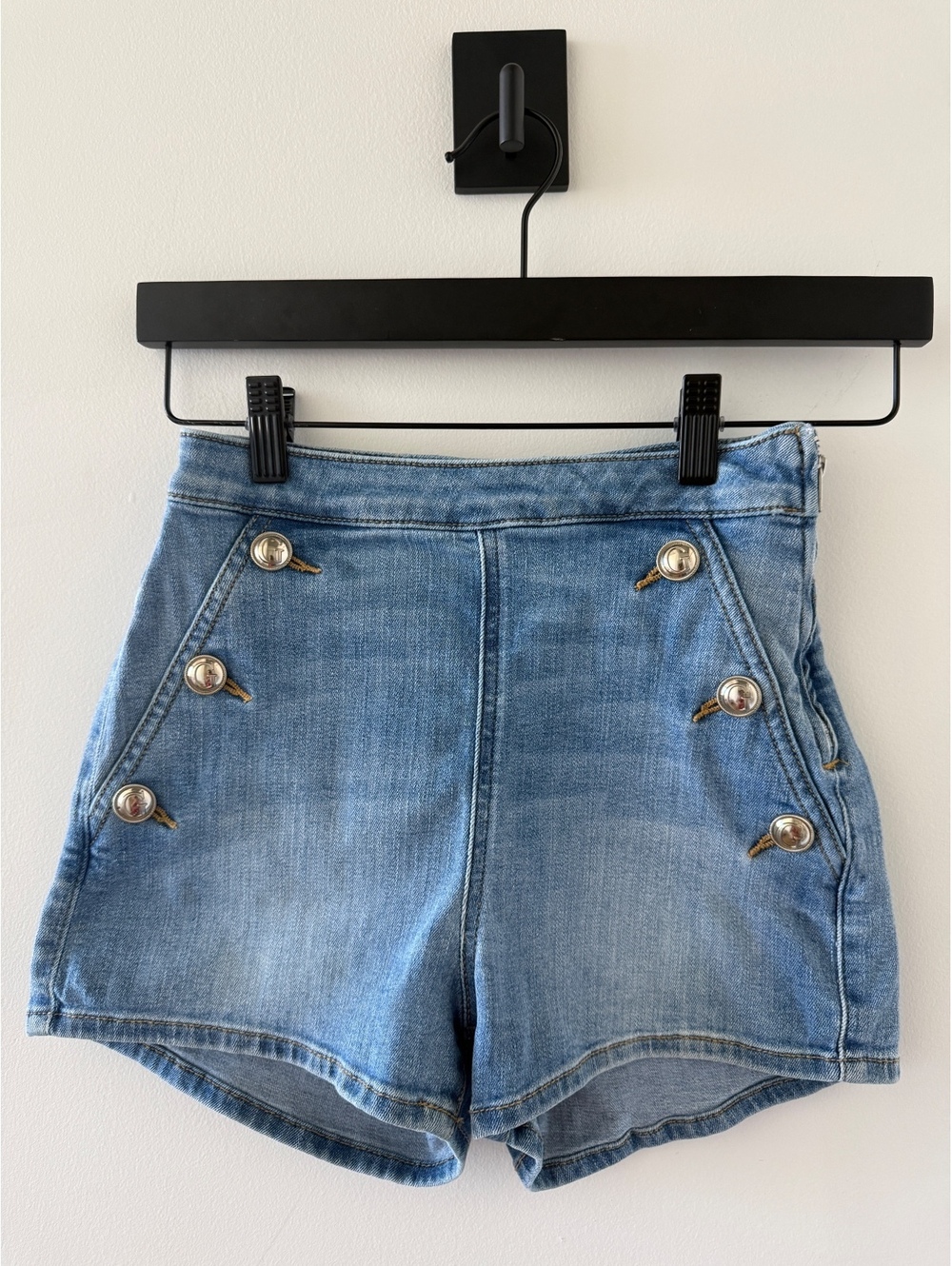 Guess High-Waisted Light Wash Denim Shorts with Silver Buttons | Size 24